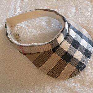 Burberry authentic visor for kids! Worn once- see video